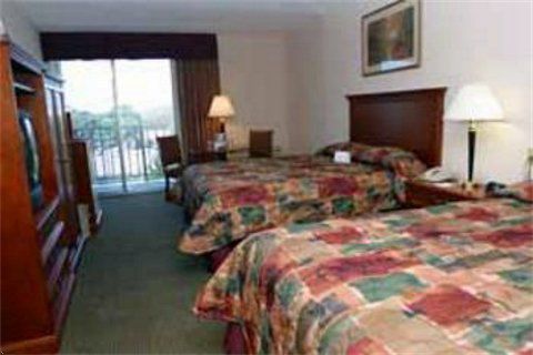 Baymont Inn & Suites Clearwater Room photo